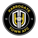 Λογότυπο της Harrogate Town AFC με λευκό τριαντάφυλλο και κίτρινες-μαύρες λεπτομέρειες