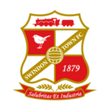 Λογότυπο Swindon Town FC με κόκκινο και λευκό φόντο, μια ατμομηχανή ένα πουλί και μπάλα ποδοσφαίρου